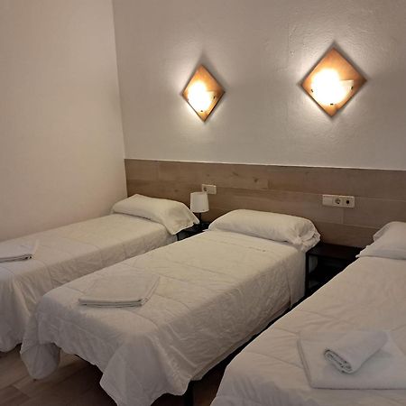 Hostal Casa Torrent Canet De Mar Bagian luar foto