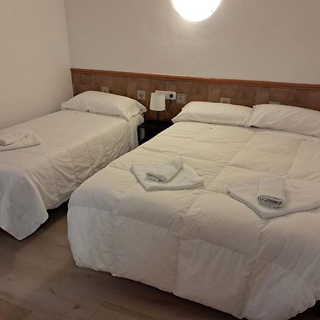 Hostal Casa Torrent Canet De Mar Bagian luar foto