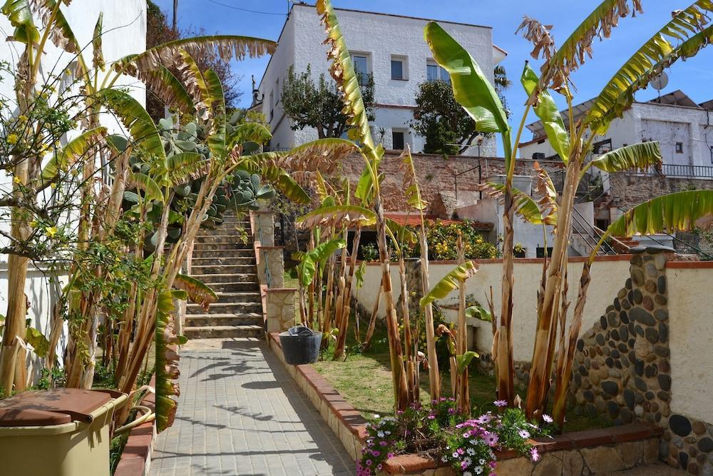 Hostal Casa Torrent Canet De Mar Bagian luar foto
