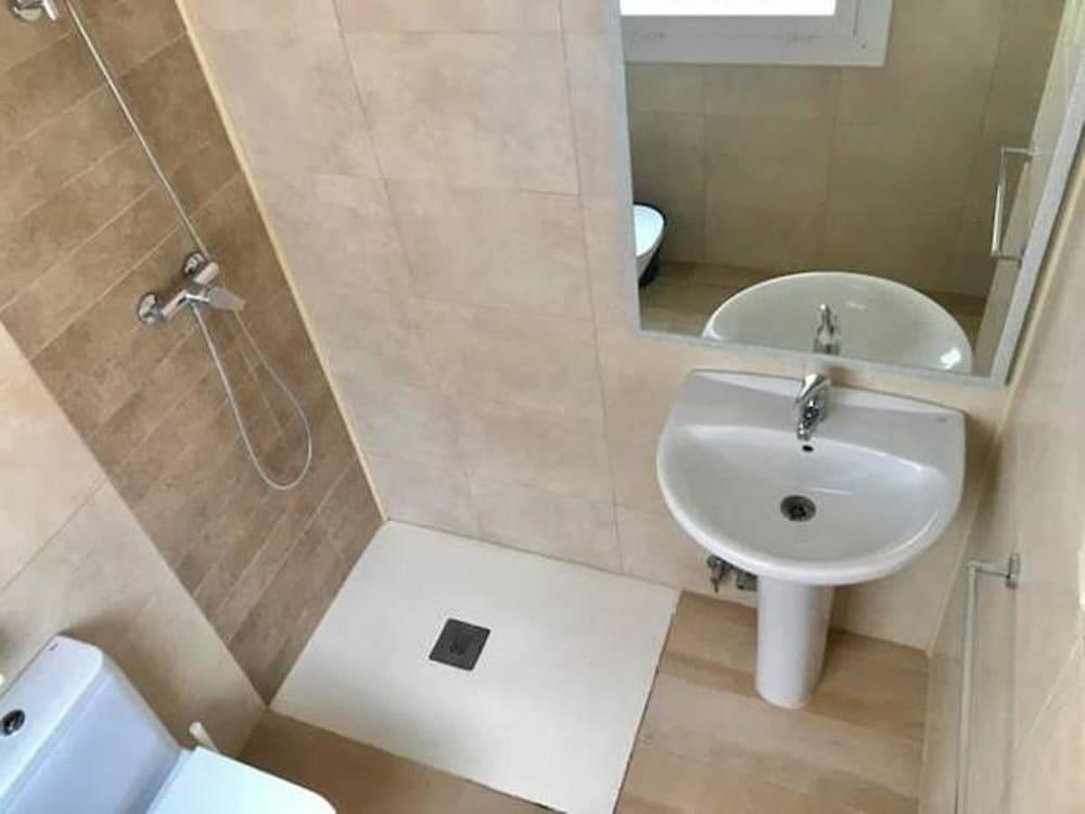 Hostal Casa Torrent Canet De Mar Bagian luar foto