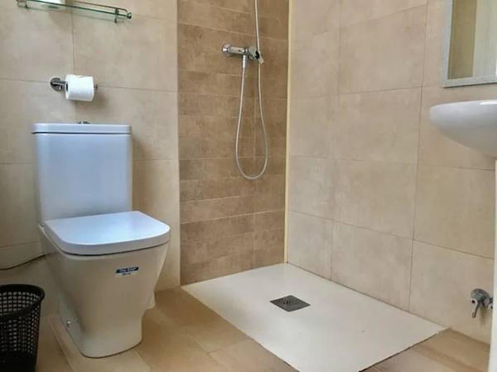 Hostal Casa Torrent Canet De Mar Bagian luar foto