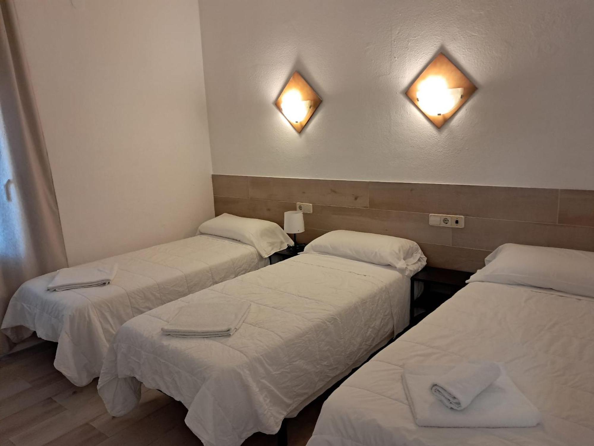 Hostal Casa Torrent Canet De Mar Bagian luar foto