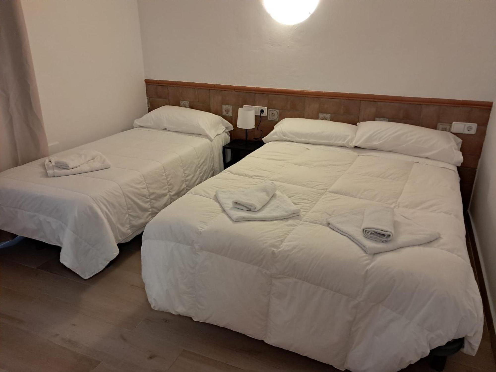 Hostal Casa Torrent Canet De Mar Bagian luar foto