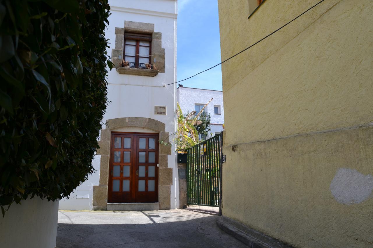 Hostal Casa Torrent Canet De Mar Bagian luar foto