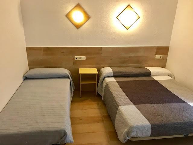 Hostal Casa Torrent Canet De Mar Bagian luar foto